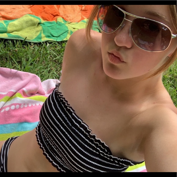 Meet your Posher, Mckensie - Picture 1 of 1